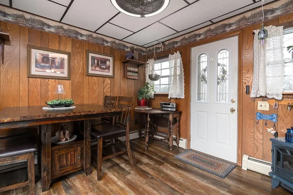 54 Ansonia Road Warwick RI 02889