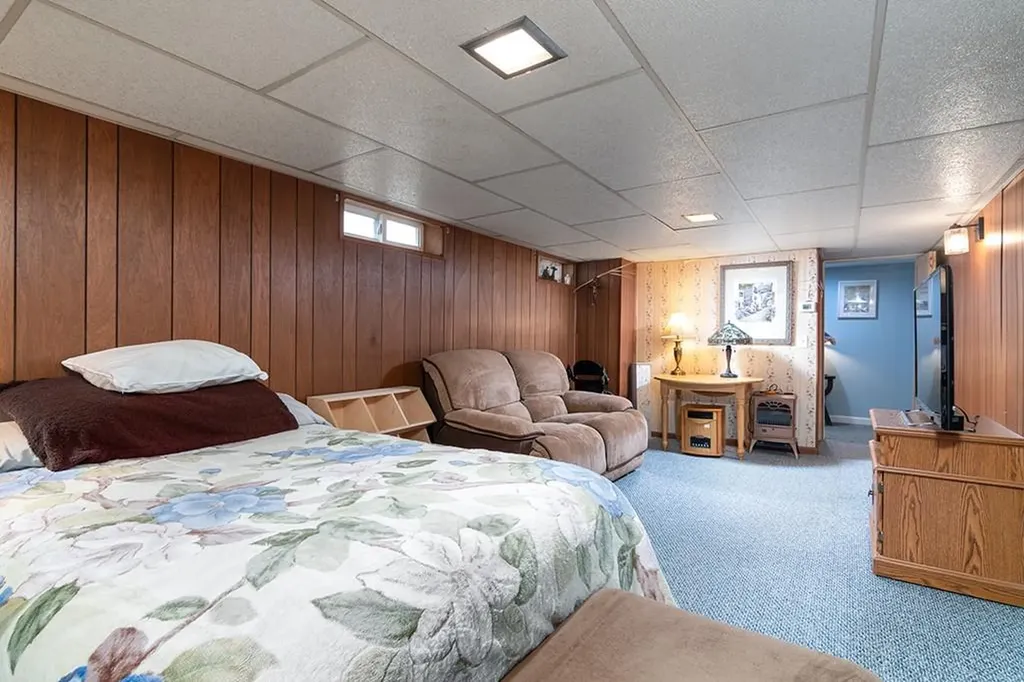 54 Ansonia Road Warwick RI 02889