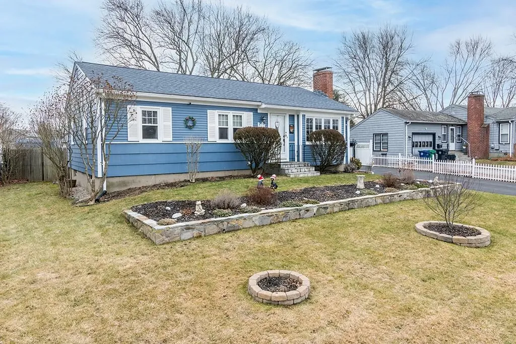 54 Ansonia Road Warwick RI 02889
