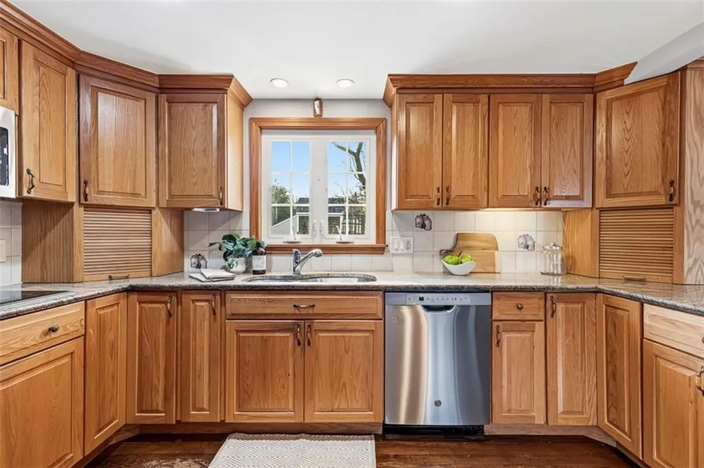 6 Ledge Road Barrington RI 02806