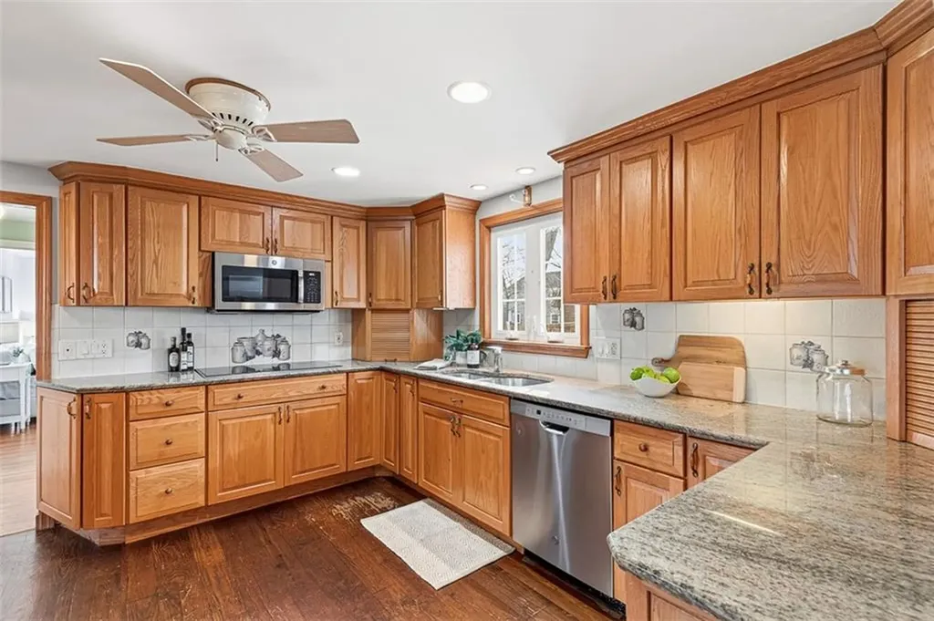 6 Ledge Road Barrington RI 02806