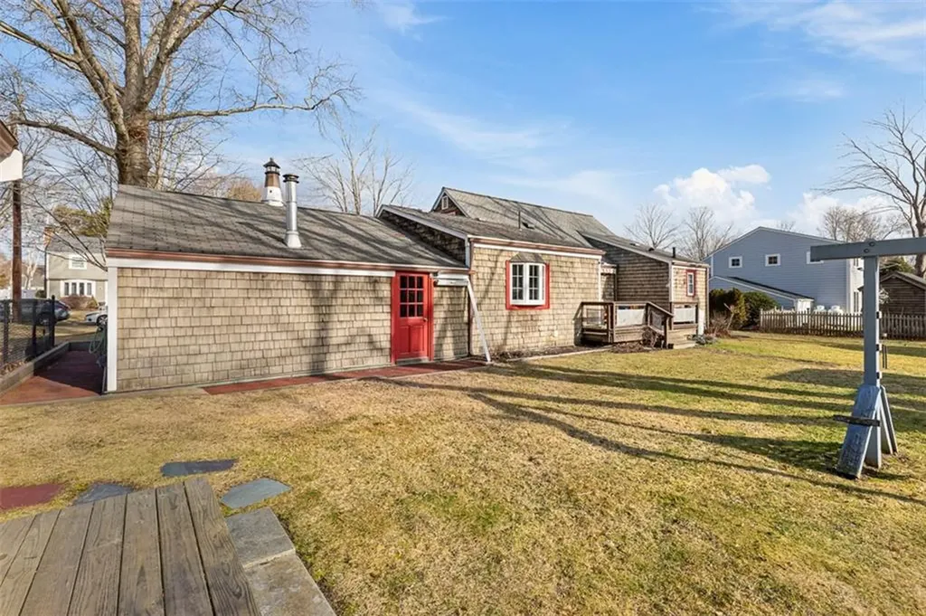 6 Ledge Road Barrington RI 02806