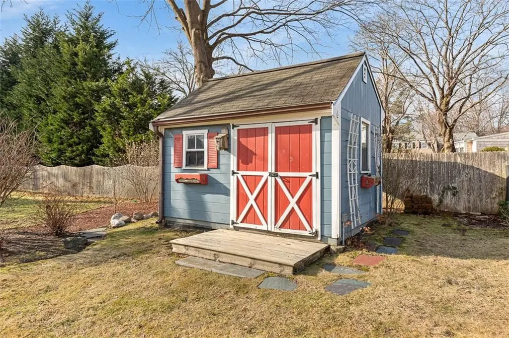 6 Ledge Road Barrington RI 02806