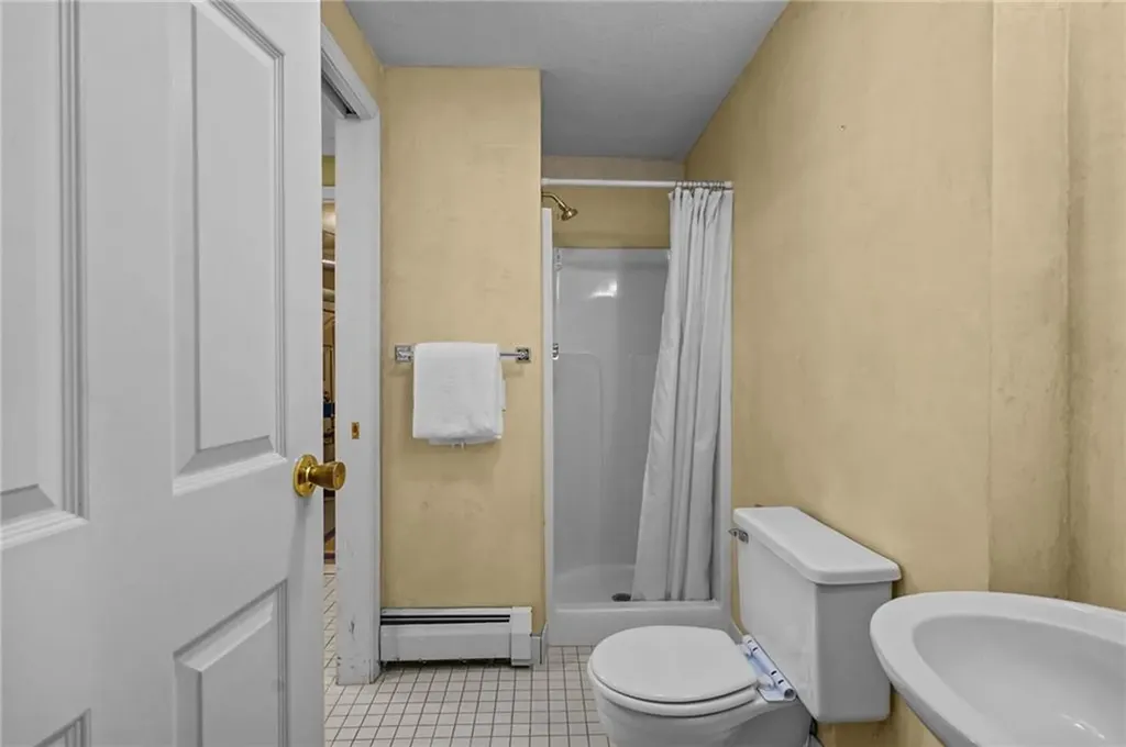 15 Nipmuc Trail North Providence RI 02904