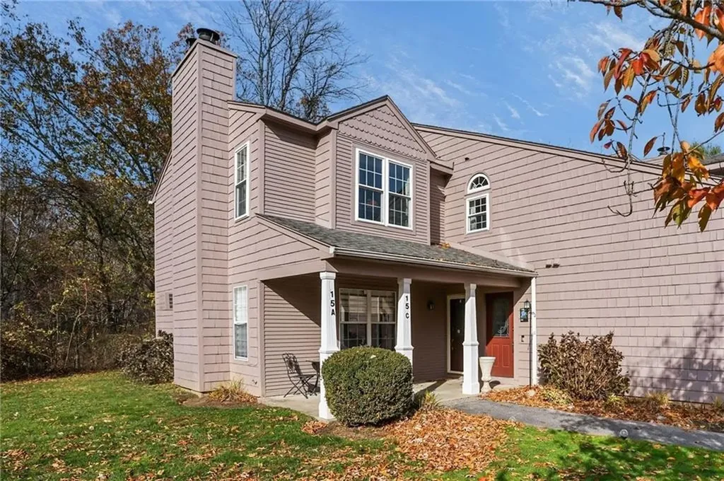 15 Nipmuc Trail North Providence RI 02904