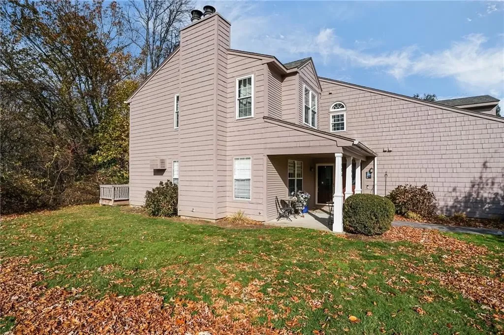 15 Nipmuc Trail North Providence RI 02904