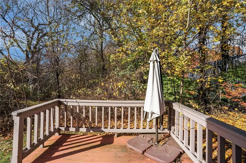 15 Nipmuc Trail North Providence RI 02904