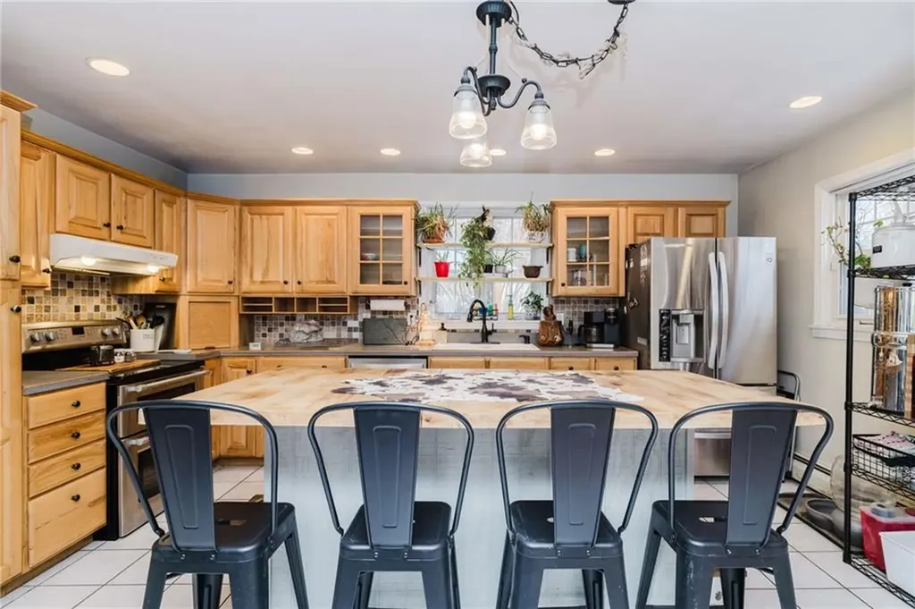 24 Cala Avenue Tiverton RI 02878