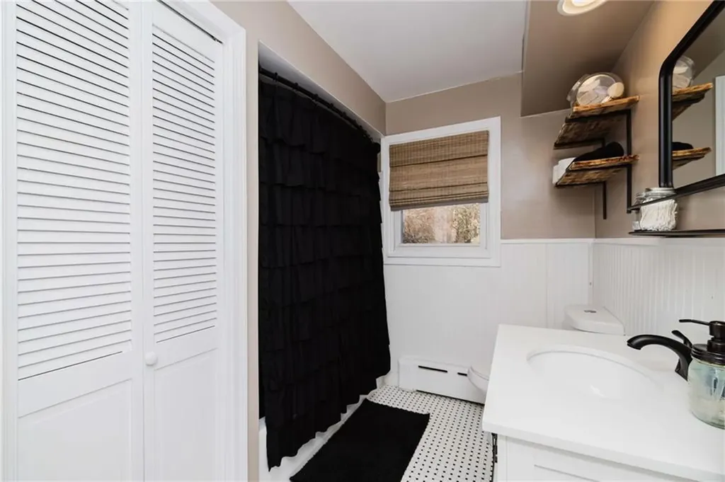 24 Cala Avenue Tiverton RI 02878