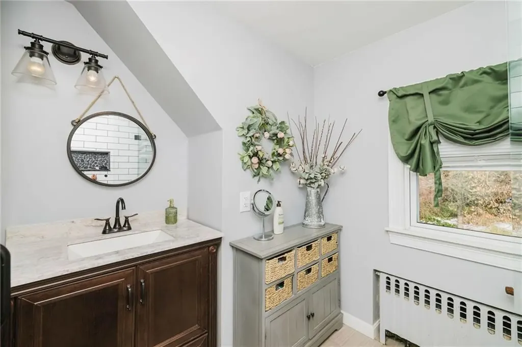 24 Cala Avenue Tiverton RI 02878