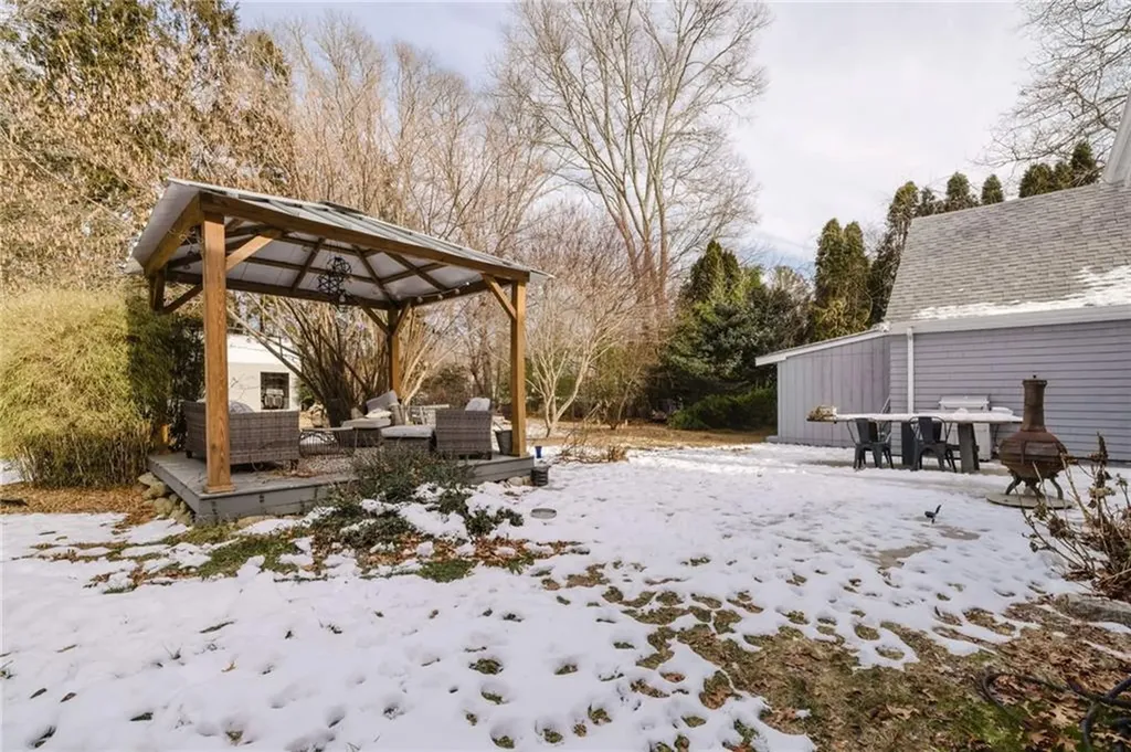 24 Cala Avenue Tiverton RI 02878