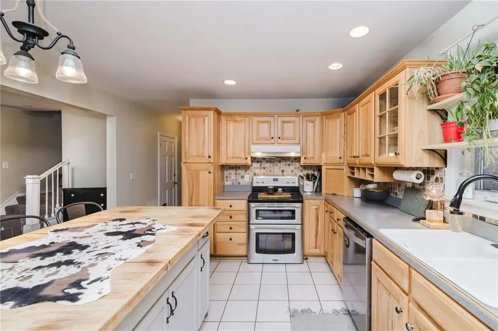 24 Cala Avenue Tiverton RI 02878