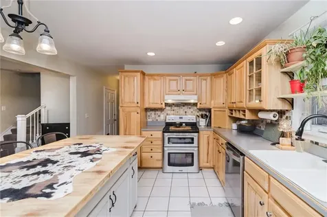 24 Cala Avenue Tiverton RI 02878