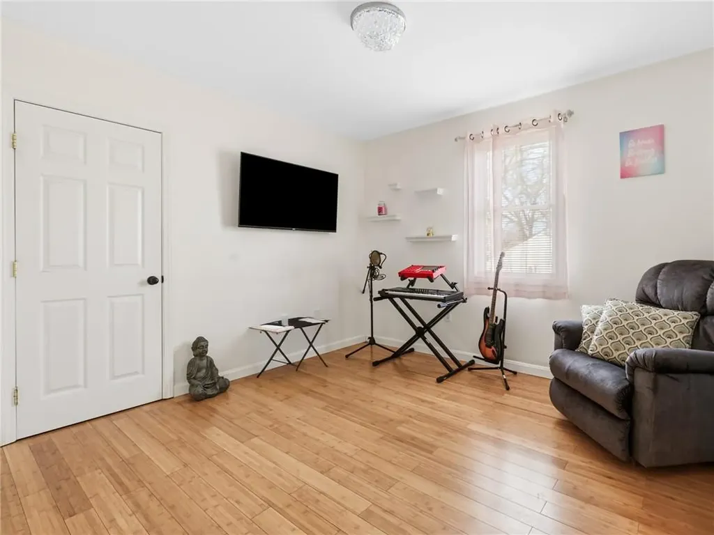 64 Brookdale Boulevard Pawtucket RI 02861