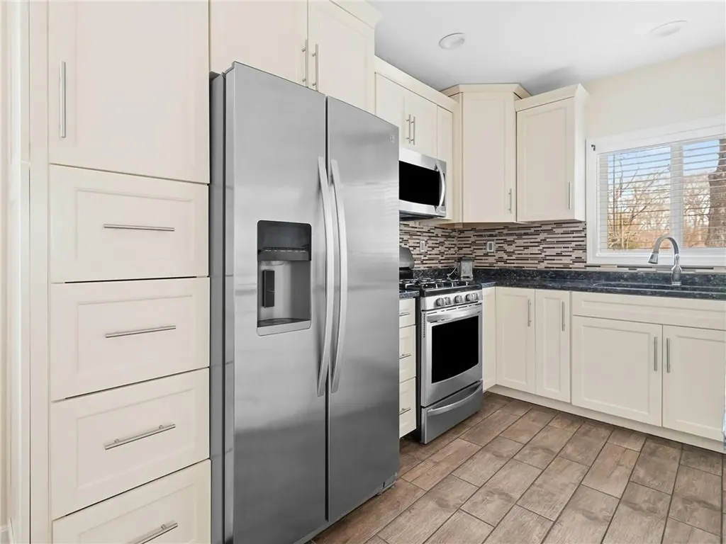 64 Brookdale Boulevard Pawtucket RI 02861