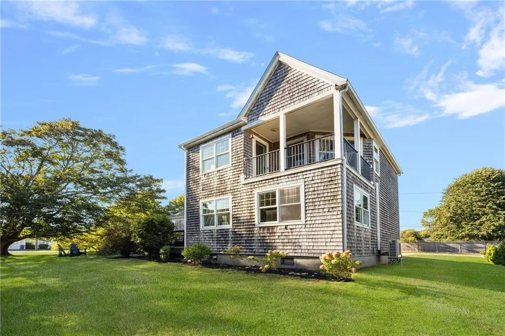 9 White Terrace Middletown RI 02842