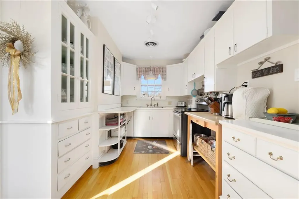 9 White Terrace Middletown RI 02842