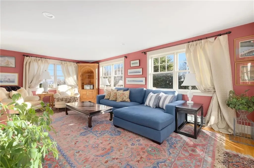 9 White Terrace Middletown RI 02842