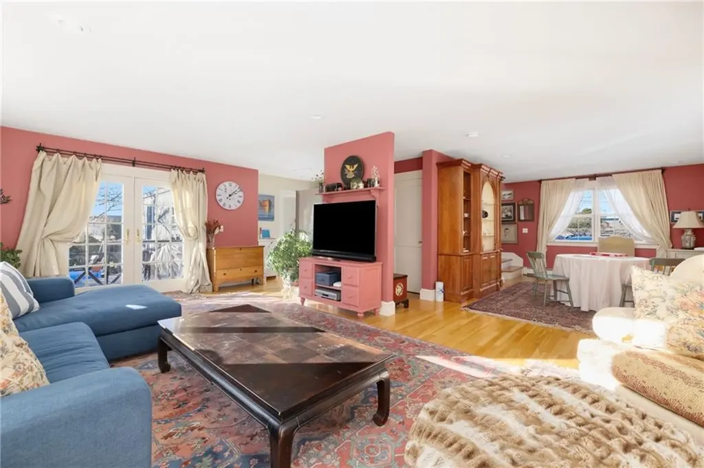 9 White Terrace Middletown RI 02842