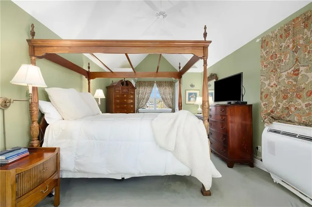 9 White Terrace Middletown RI 02842
