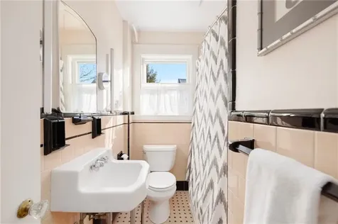 9 White Terrace Middletown RI 02842