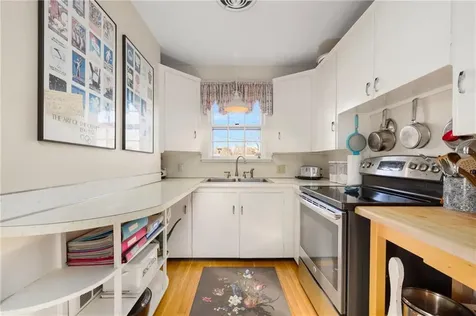 9 White Terrace Middletown RI 02842