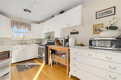 9 White Terrace Middletown RI 02842