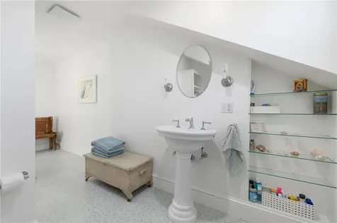 9 White Terrace Middletown RI 02842