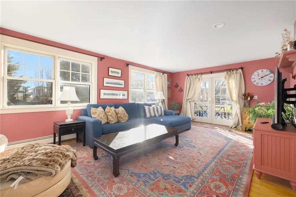 9 White Terrace Middletown RI 02842