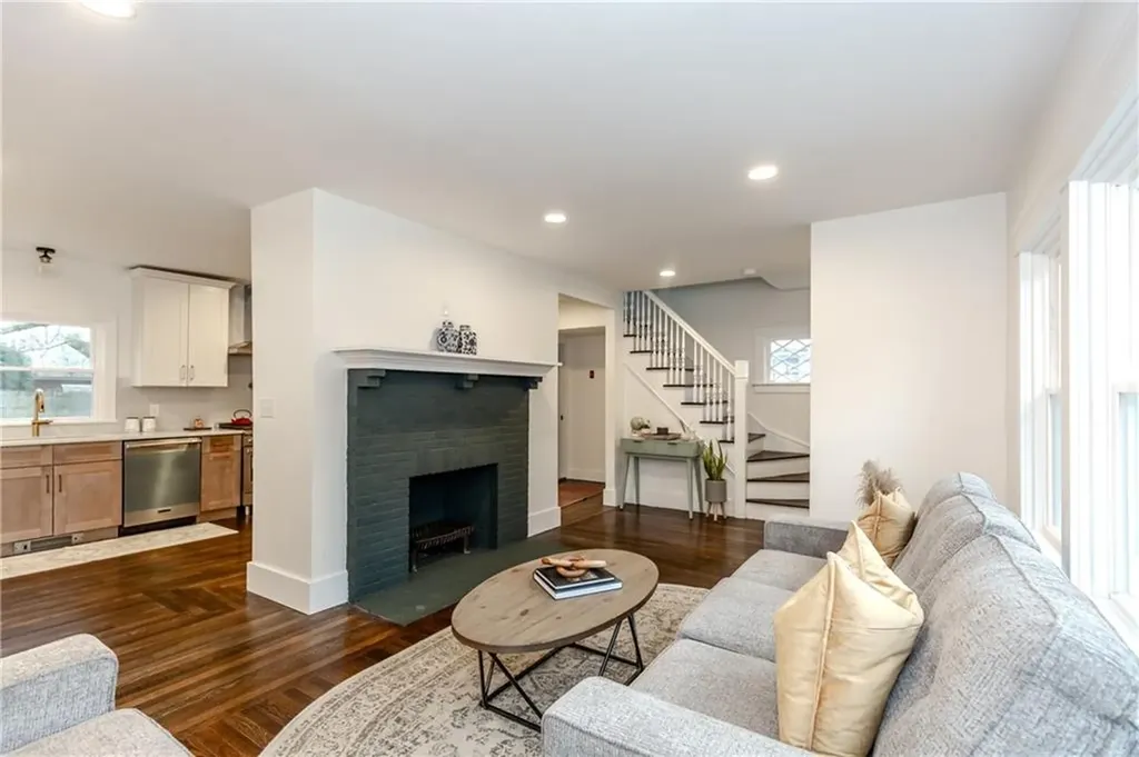 126 Columbia Avenue Cranston RI 02905