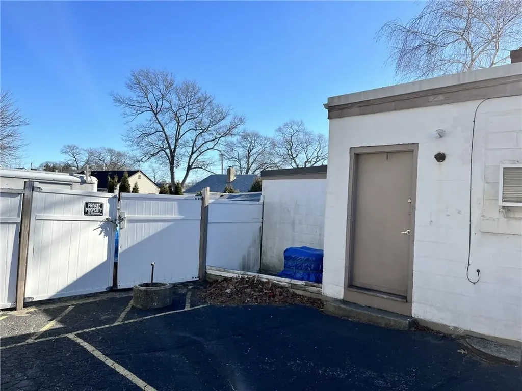 1926 Warwick Avenue Warwick RI 02889