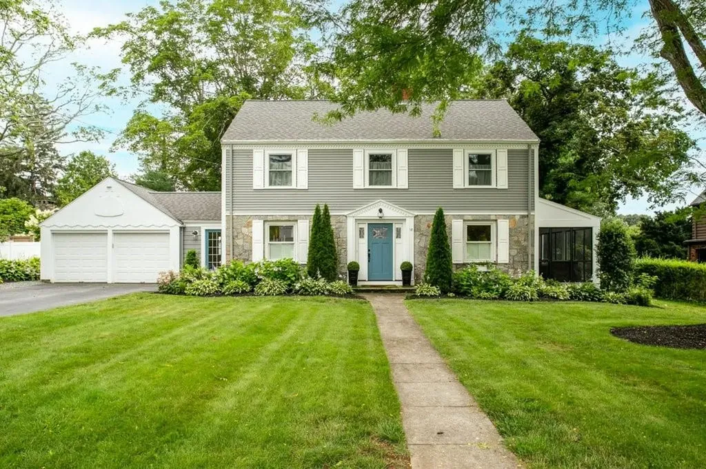 12 Brentonwood Avenue Barrington RI 02806