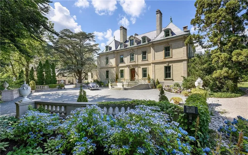180 Narragansett Avenue Newport RI 02840