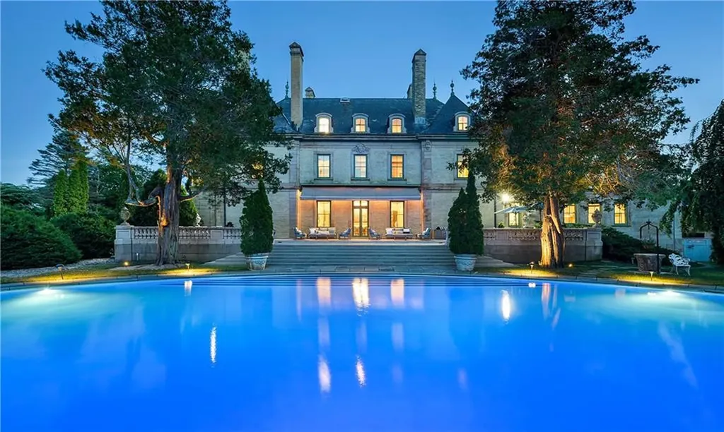 180 Narragansett Avenue Newport RI 02840