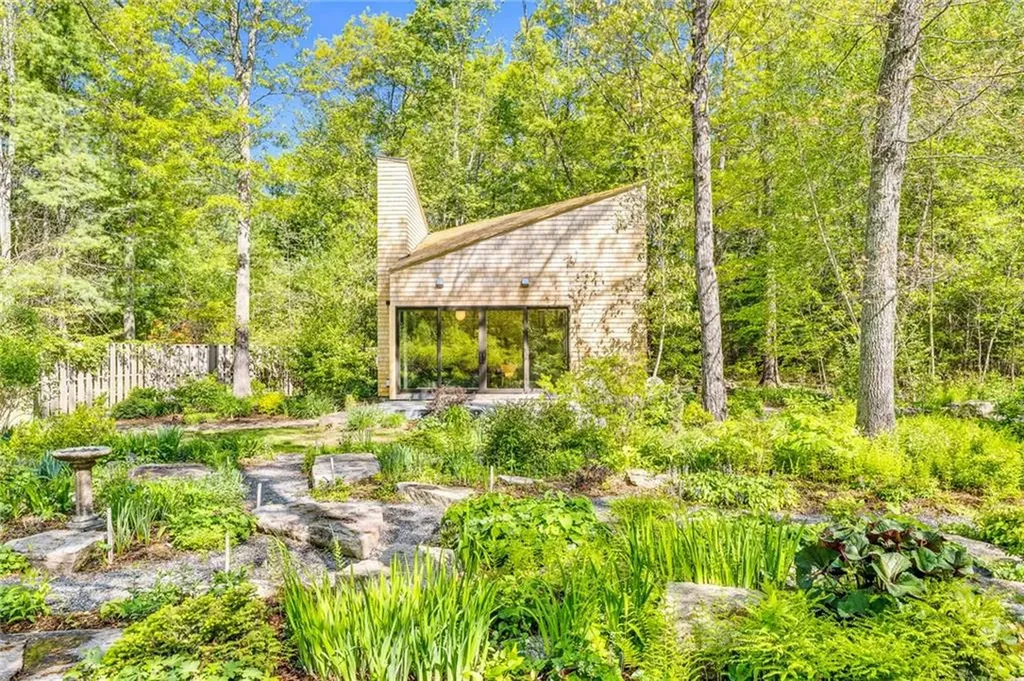 7 Howard Hill Road Foster RI 02825