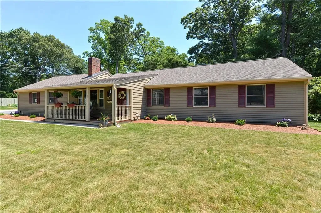 22 Hazelton Road Barrington RI 02806