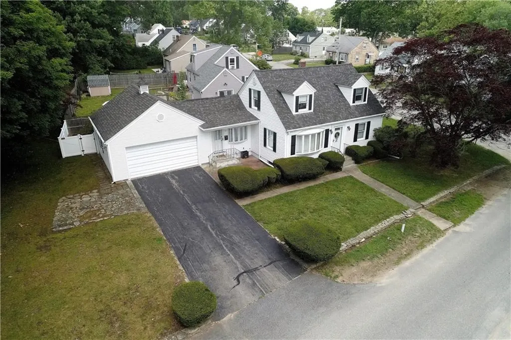 10 Pembroke Lane Coventry RI 02816