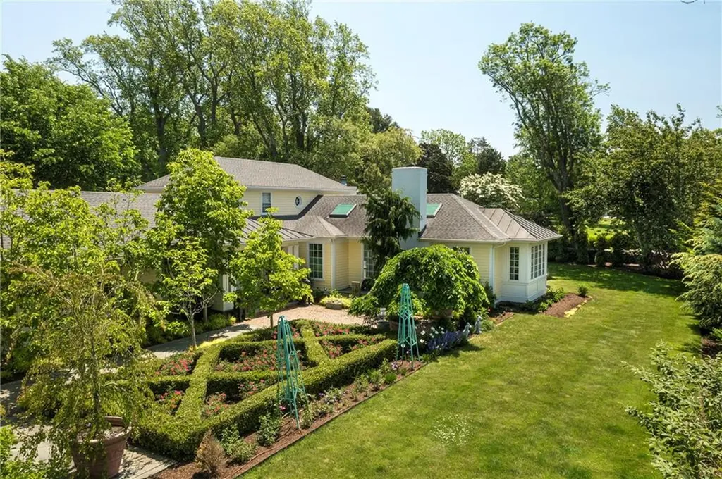180 Ferry Road Bristol RI 02809