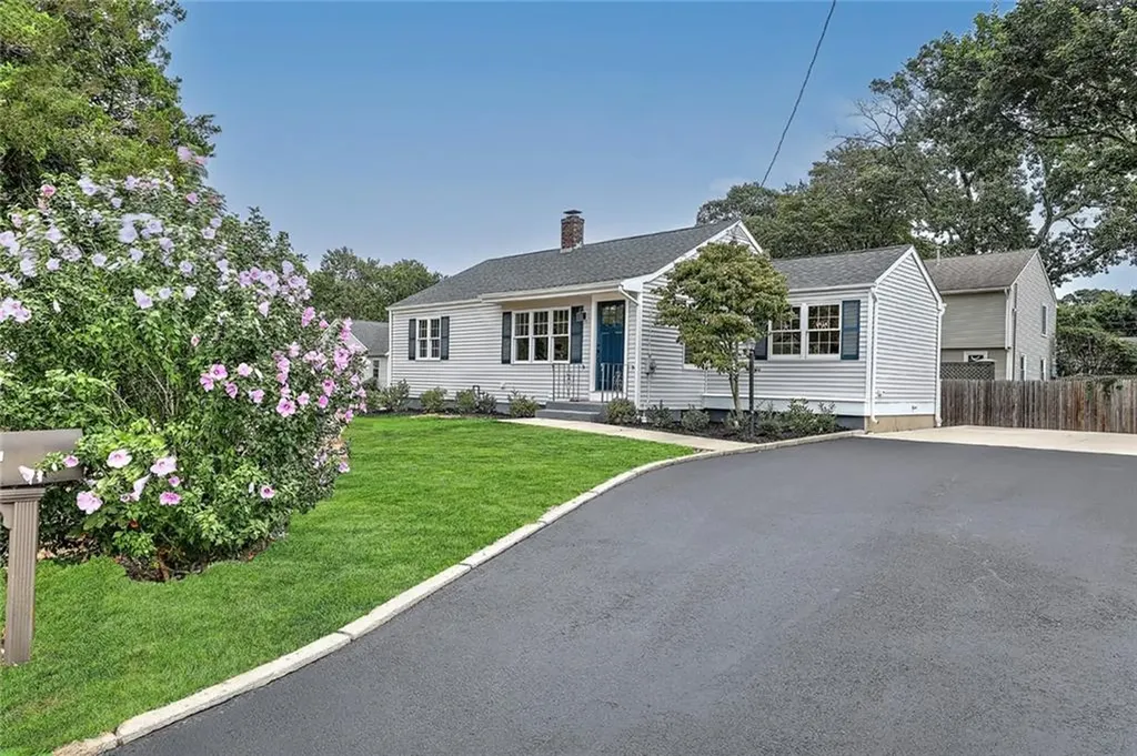 2 Smith Avenue Barrington RI 02806