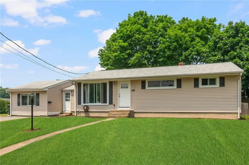 19 Hoyt Street Warwick RI 02886