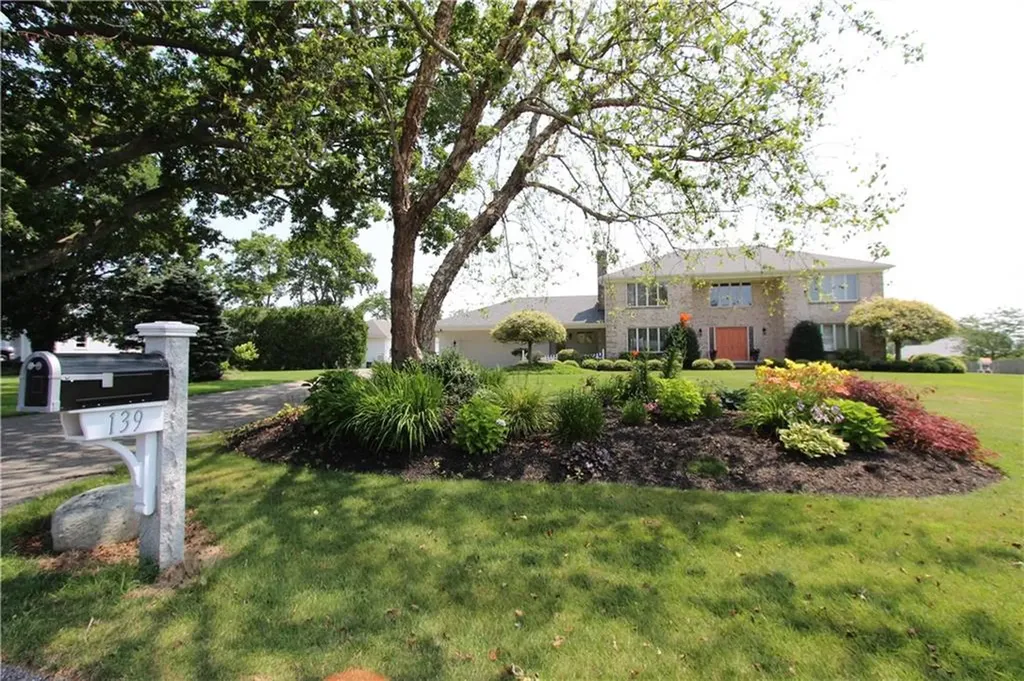 139 Honeyman Avenue Middletown RI 02842