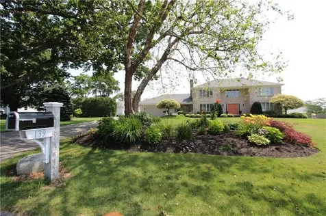 139 Honeyman Avenue Middletown RI 02842