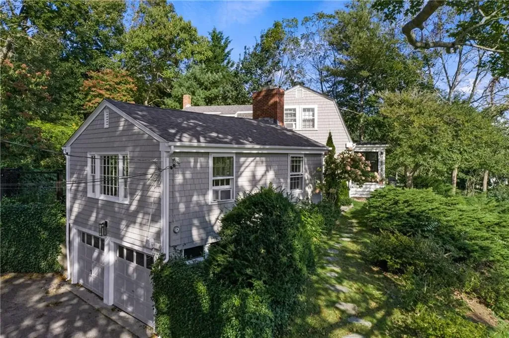 124 Green End Avenue Middletown RI 02842