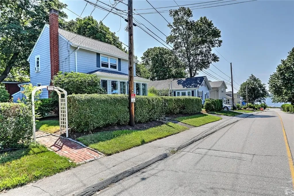 72 Bay Road Barrington RI 02806