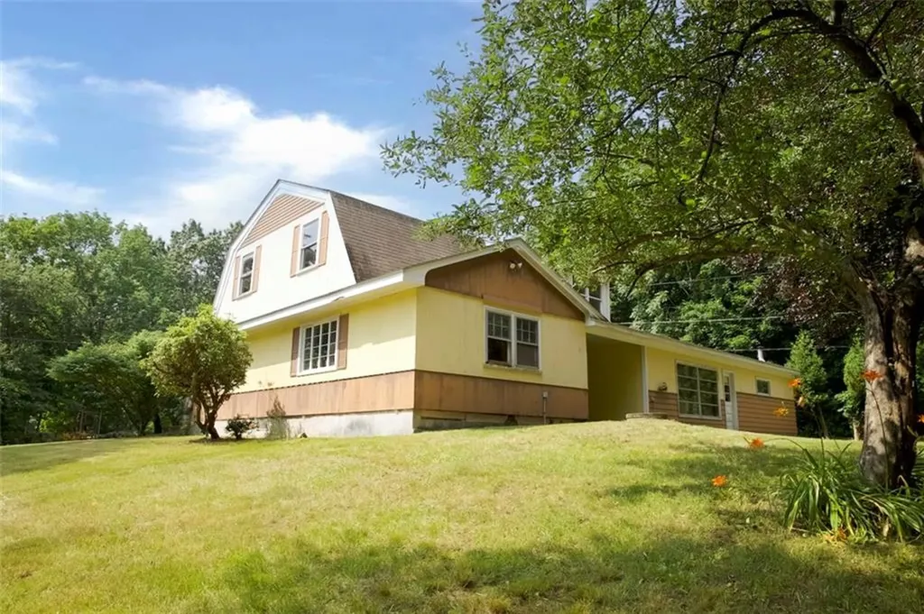62 Belfield Drive Johnston RI 02919