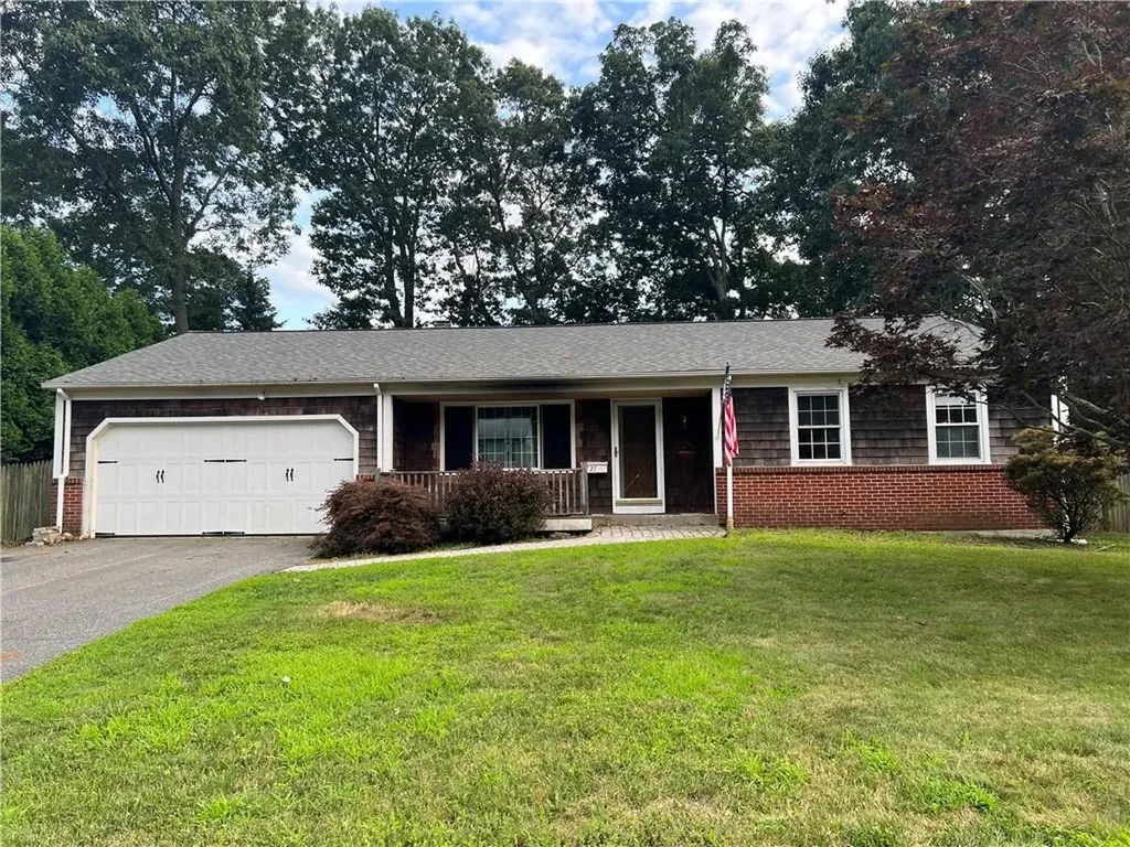 27 Tanglewood Drive East Providence RI 02915
