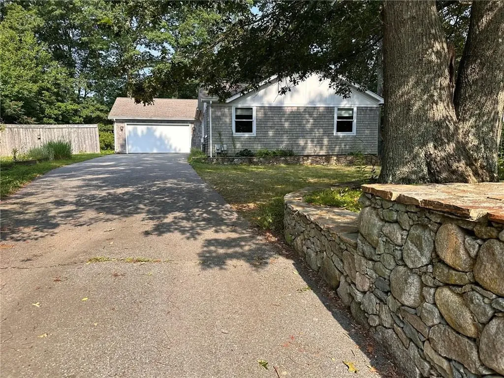 347 Fish Road Tiverton RI 02878