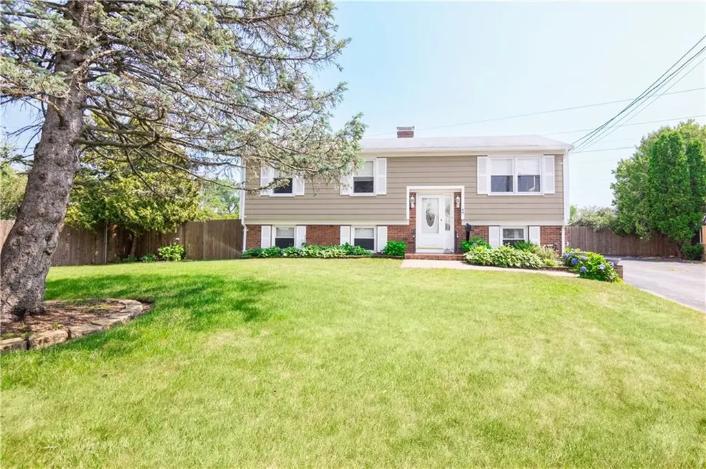 49 Cardosi Court Pawtucket RI 02861