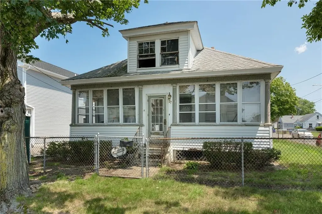 27 Rosella Avenue Pawtucket RI 02861