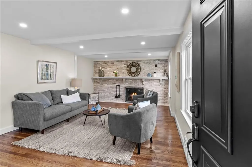 161 Sunny Cove Drive Warwick RI 02889